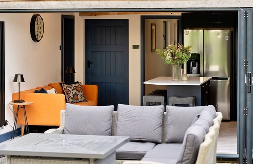 Hawling House | Stunning villa for 6 people with hot tub, WIFI and terrace