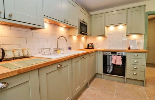 Little Rissington House | Stunning villa for 6 people with hot tub, WIFI, pets allowed and parking