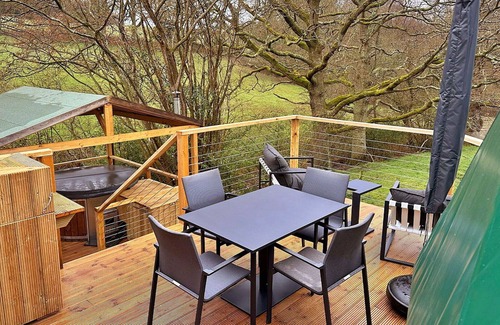 Chiddingstone Hoath House | Stunning villa for 4 people with hot tub, WIFI, terrace and parking