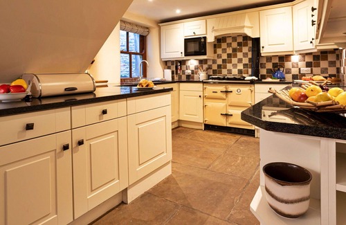 Bretherdale House | Stunning villa for 8 guests with WIFI, TV and parking