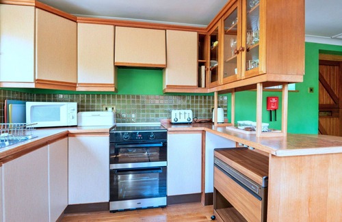 Llanidloes House | Stunning villa for 6 guests with WIFI, terrace and parking