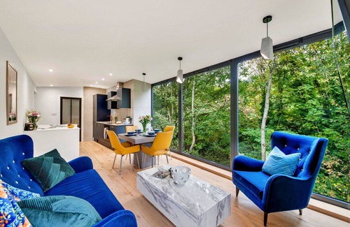 Cragg Vale House | Stunning villa for 6 people with WIFI, TV, balcony, pets allowed and parking