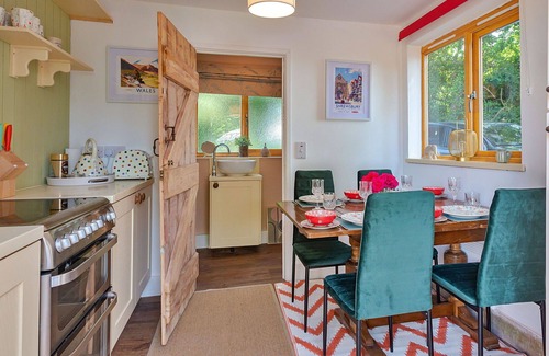 Halfway House House | Stunning villa for 4 people with terrace and parking