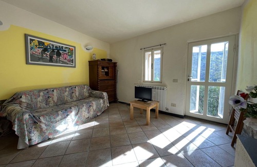 Pietrabruna House | Stunning villa for 5 people with WIFI, TV, terrace, pets allowed and panoramic view