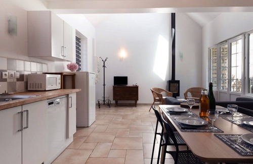 Le Mesnil-Patry House | Stunning villa for 5 people with WIFI, TV, terrace and parking