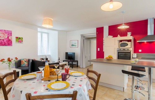 Plouneour-Trez Villa | Stunning villa for 4 people with WIFI, TV, terrace, pets allowed and parking