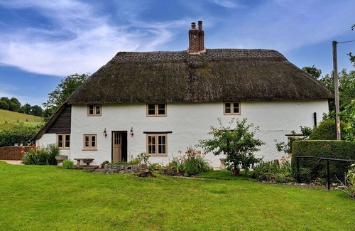 Blandford Forum House | Stunning villa for 6 guests with WIFI, terrace and parking