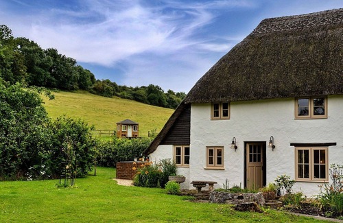 Blandford Forum House | Stunning villa for 6 guests with WIFI, terrace and parking