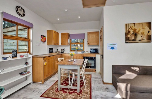 Bury St Edmunds House | Stunning villa for 2 guests with WIFI, terrace, pets allowed and parking