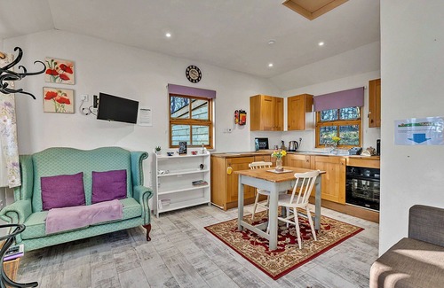Bury St Edmunds House | Stunning villa for 2 guests with WIFI, terrace, pets allowed and parking