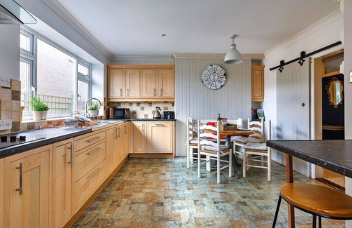 Tilney Fen End House | Stunning villa for 11 guests with WIFI, TV and parking