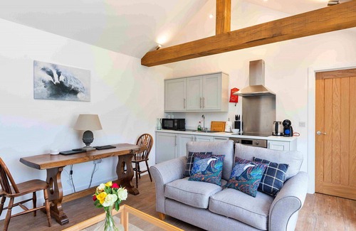 Thurlby House | Stunning villa for 2 people with WIFI, terrace, pets allowed and parking