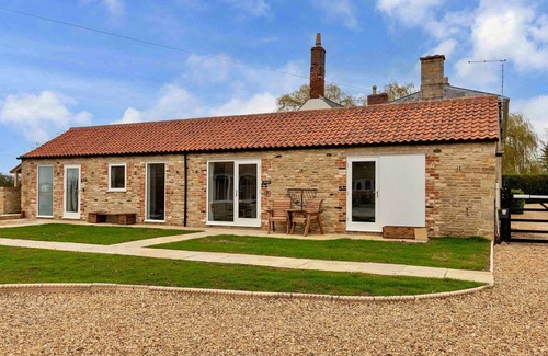 Thurlby House | Stunning villa for 2 people with WIFI, terrace, pets allowed and parking