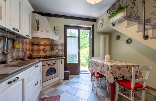 Montaldo Roero House | Stunning villa for 8 guests with TV, balcony, pets allowed and parking