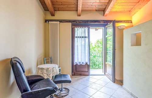 Montaldo Roero House | Stunning villa for 8 guests with TV, balcony, pets allowed and parking