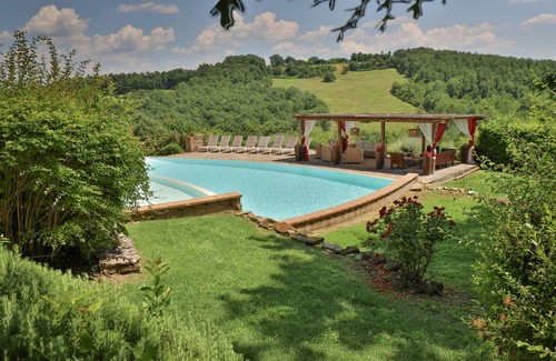 Chiusdino Villa | Stunning Villa near San Galgano up to 18 people