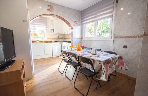 Can Vinyals Villa | Stunning Villa w/private pool 33 km to Barcelona!