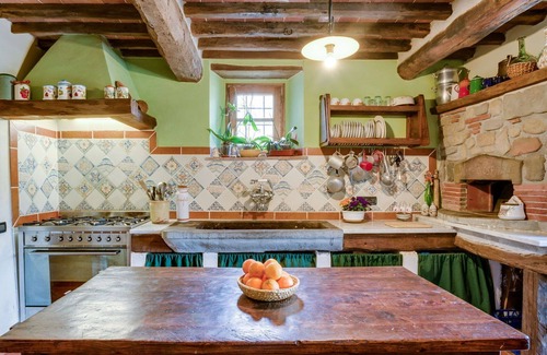 Pontito Villa | Stunning villa with WIFI, private pool, TV, balcony, pets allowed, panoramic view and parking