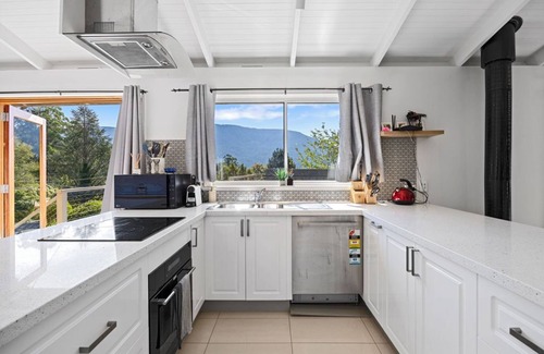 Warburton Apartment | Stunning Warburton Mountain Views & Outdoor Living