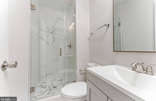 Jefferson Manor House | Stunning, Warm, and Perfectly Located 3-bedroom Alexandria Home