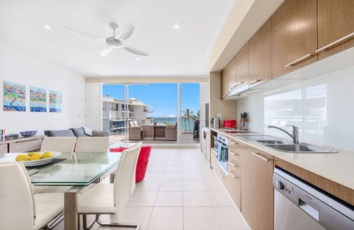 Urangan Apartment | Stunning Water View Apartment - Pool, Gym, Parking