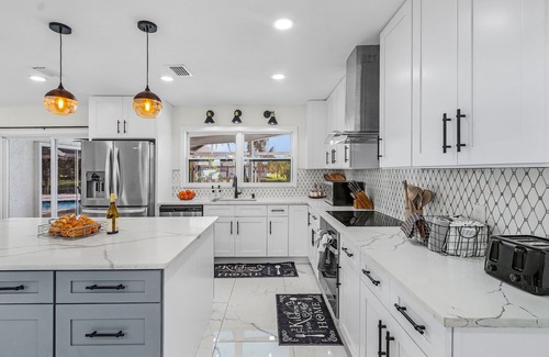 Port Charlotte House | Stunning Waterfront Home - Villa Harbour Hideaway - Roelens