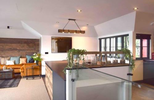 Mylor Churchtown House | Stunning Waterfront Apartment With Spectacular Views & Parking at 'CAPTAINS LOFT'