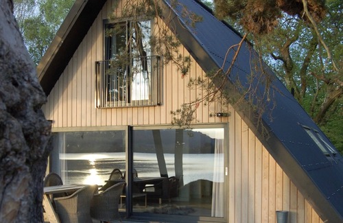 Port of Menteith Ski Chalet | Stunning Waterfront Lodge