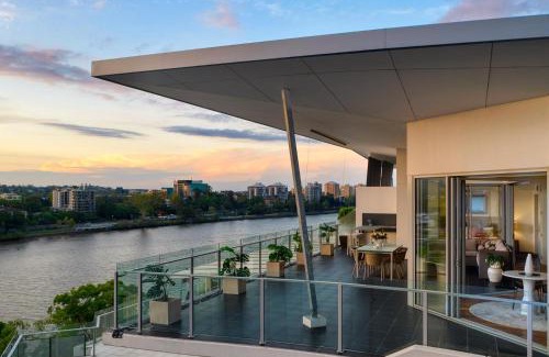 West End Apartment | Stunning Waterfront Penthouse 3 or 4 Bedrooms