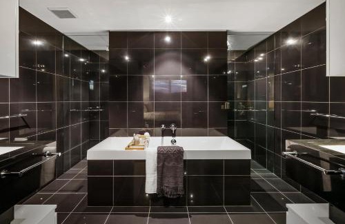 West End Apartment | Stunning Waterfront Penthouse 3 or 4 Bedrooms