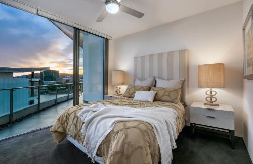 West End Apartment | Stunning Waterfront Penthouse 3 or 4 Bedrooms
