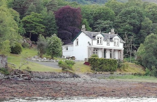 Lochgoilhead House | Stunning Waterside Retreat at Edge of Lochgoil, Private Decking,