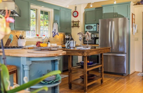 Greenfield House | Stunning wine country estate with pool, vineyard, expansive vistas & more