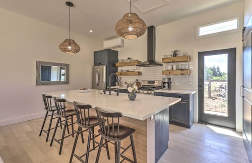 Sonoma House | Stunning Wine Country Gem with Hot Tub + Patio!