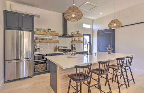Sonoma House | Stunning Wine Country Gem with Hot Tub + Patio!