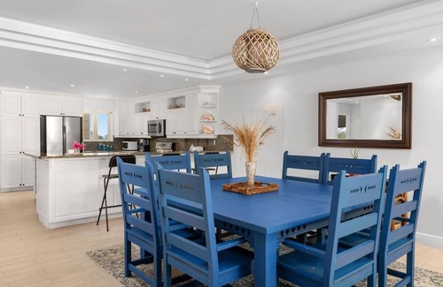The Bight Apartment | Stunning Yacht Club, Short Walk to Beach W/Pool!