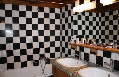 Gryon Ski Chalet | Stunningly beautiful 3 Bedroom Newly Refurbished Ski Chalet (Built 1769)