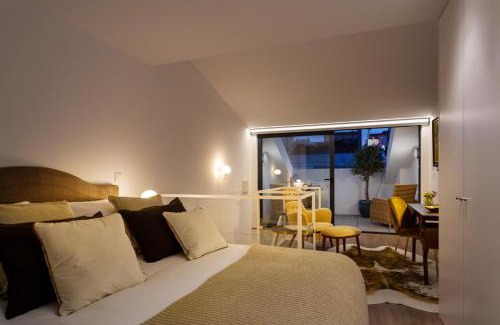 Lisbon Old Town Apartment | STUPENDO-Three Rooms-Suite with Terrace -Center -Air conditioning