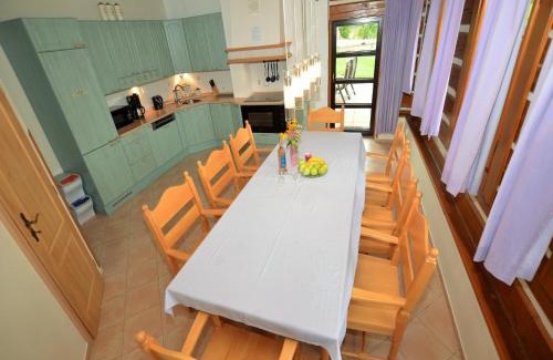 Stupná Villa | Stupná Holiday Home with Garden