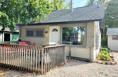 Fremont House | Sturgeon Cabin - Waterfront resort on Fremont Wolf River