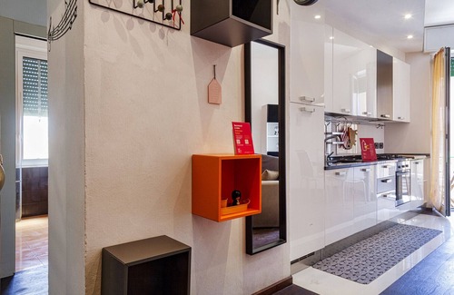 Quarto dei Mille Apartment | Sturla Apartment with Balcony by Wonderful Italy