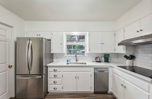 Austin House | Style Meets Comfort 3bd ATX by Barclé