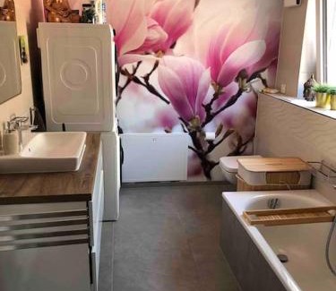 Aidlingen Apartment | Stylisches Maybach Appartement mit Terrasse für 5 Personen, 5 Betten, große Kochinsel, Homeoffice mit 250Mbit WLAN