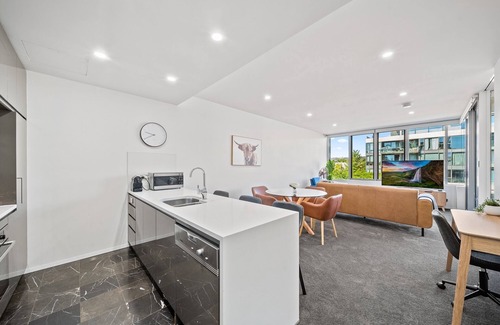 Barton Apartment | Stylish 1-Bed Retreat Steps from Foreshore