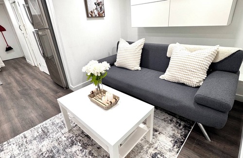 Runnymede Apartment | Stylish 1 Bedroom Apartment close to Bloor West Village