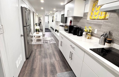 Runnymede Apartment | Stylish 1 Bedroom Apartment close to Bloor West Village