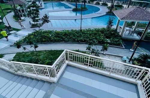 Pasig Apartment | Stylish 1 bedroom condo with pool view and Fast WIFI