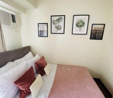 Pasig Apartment | Stylish 1 bedroom condo with pool view and Fast WIFI