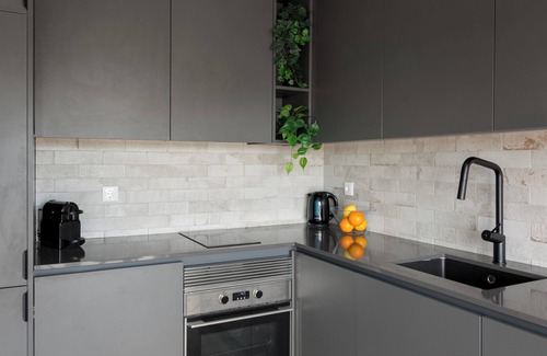 Seixal Apartment | Stylish 1-Bedroom Retreat in South Lisbon