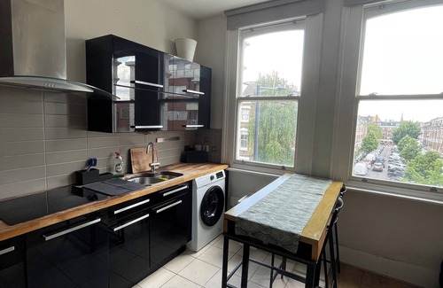 Kilburn Apartment | Stylish 1BD Flat with Private Terrace - Kilburn!